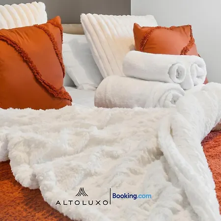 Warm & Stylish Retreat For Group By Altoluxo * Bristol