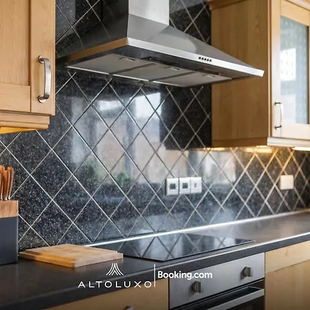 Warm & Stylish Retreat For Group By Altoluxo
