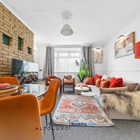 Warm & Stylish Retreat For Group By Altoluxo * Bristol