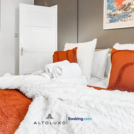 Warm & Stylish Retreat For Group By Altoluxo Bristol