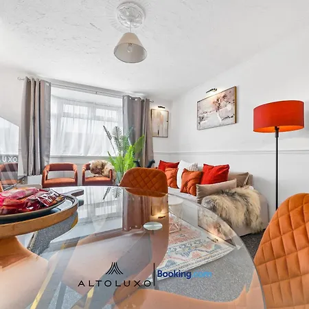 Warm & Stylish Retreat For Group By Altoluxo