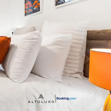 Warm & Stylish Retreat For Group By Altoluxo Bristol