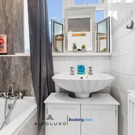 Warm & Stylish Retreat For Group By Altoluxo