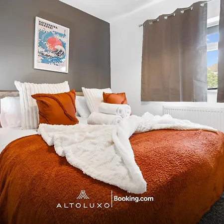 Warm & Stylish Retreat For Group By Altoluxo *
