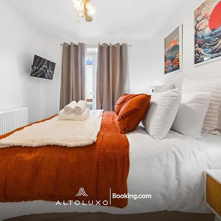 Warm & Stylish Retreat For Group By Altoluxo * Bristol