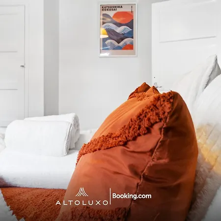 Warm & Stylish Retreat For Group By Altoluxo Bristol