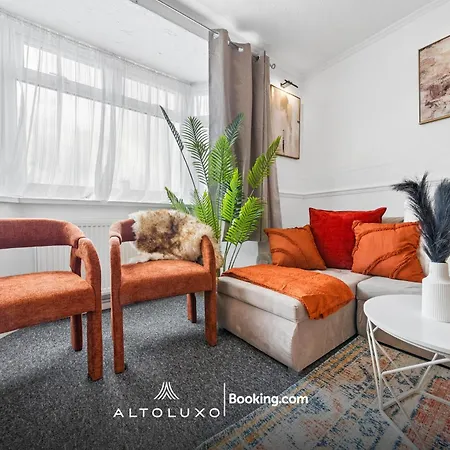 Warm & Stylish Retreat For Group By Altoluxo *