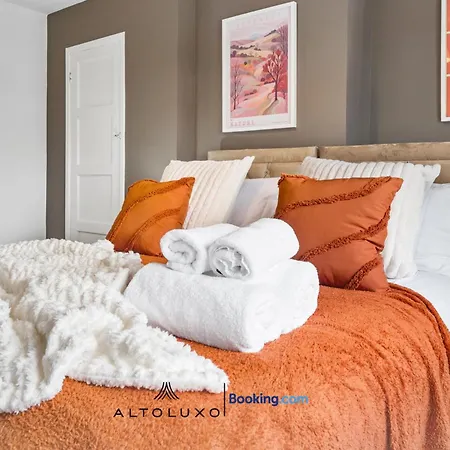 Warm & Stylish Retreat For Group By Altoluxo Ferienhaus *